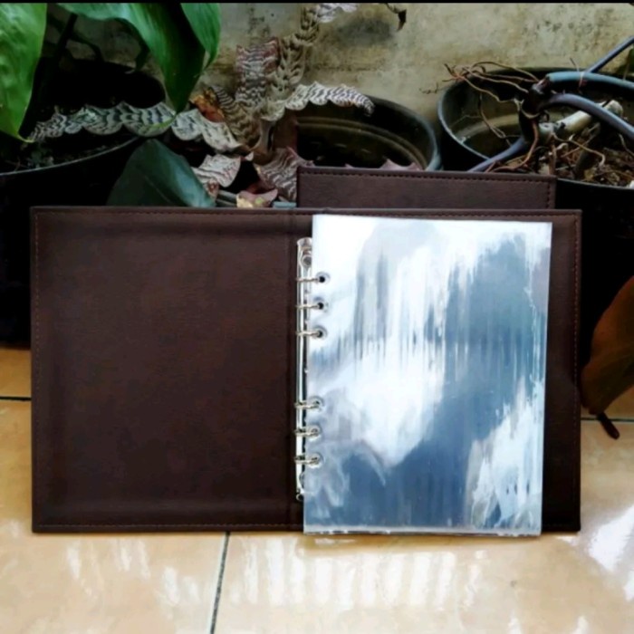 

Barang Terlaris Cover Buku Menu Logo Grafir Di Laser Size A4 Packing Aman