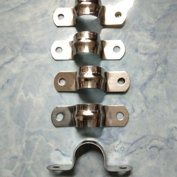 Klem stenlis untuk pipa 1/2" plat stenlis