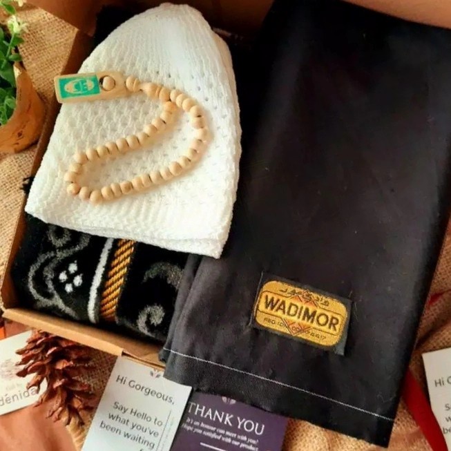 

Hampers Sarung Sajadah Paket Kado Cowok Hampers Ulang Tahun