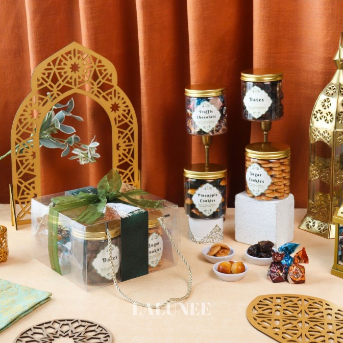 

Hampers Lebaran Premium isi 4 Kue - Paket Ramadhan isi Truffle Chocolate, Kurma, Nastar, Cookies
