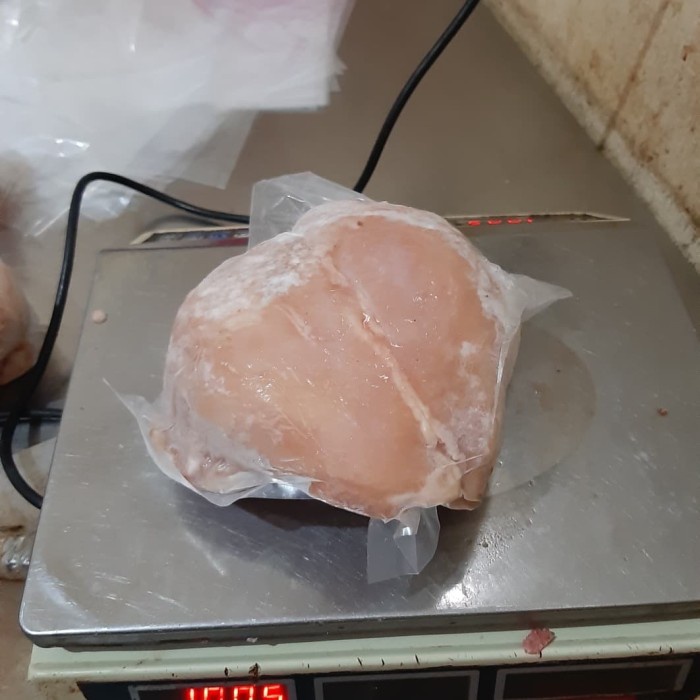 

HJK DAGING FILLET DADA AYAM / BONELESS DADA AYAM SKINLESS - 1 Kg