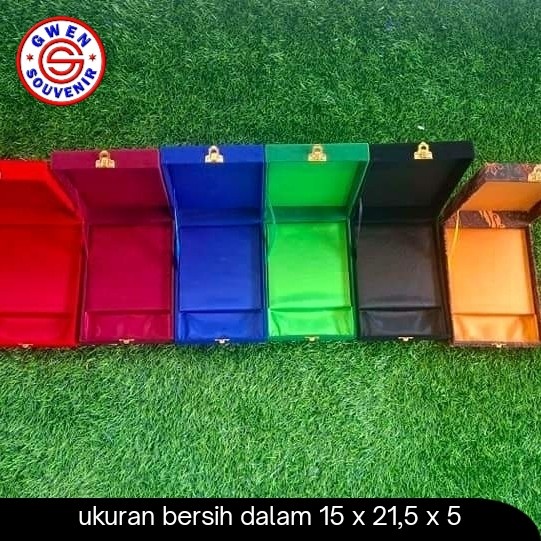 

SOUVEN- box plakat kotak buludru