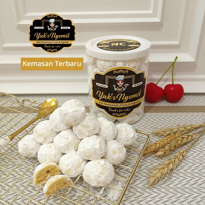 

HJ COOKIES PUTRI SALJU HALAL KEMASAN TERBARU KUE KERING 350 GR ASLI HOMEMADE