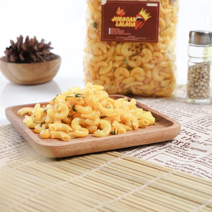 

MAKARONI 1KG JURAGAN LALADA Kering Food Snacks Pedas Makanan Keripik Cemilan Crispy makaroni bantet