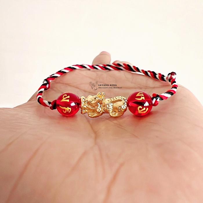 

HJK Savana Aura Gelang Tridatu Charm Naga Manik Merah Sukses Aksesoris Elegan