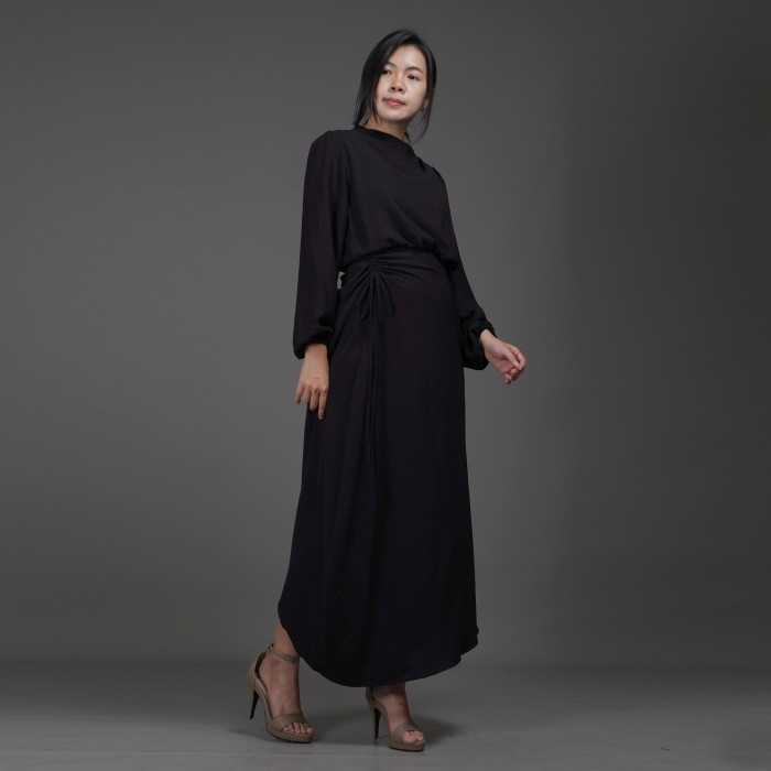 Okechuku Halteria Long Dress Hitam Gaun Polos Dress Hijab - Hitam Terlaris