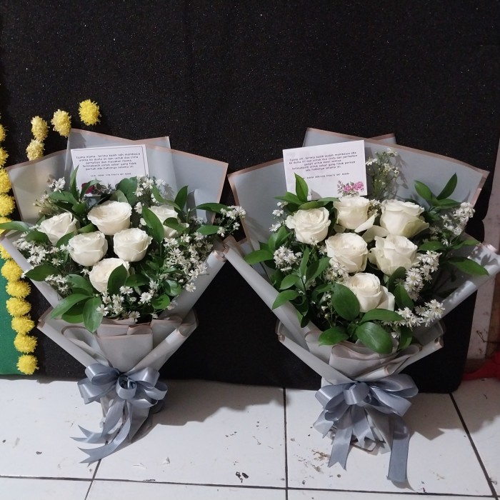 HAND BOUQUET MAWAR ASLI BUKET WISUDA BUNGA MAWAR ASLI