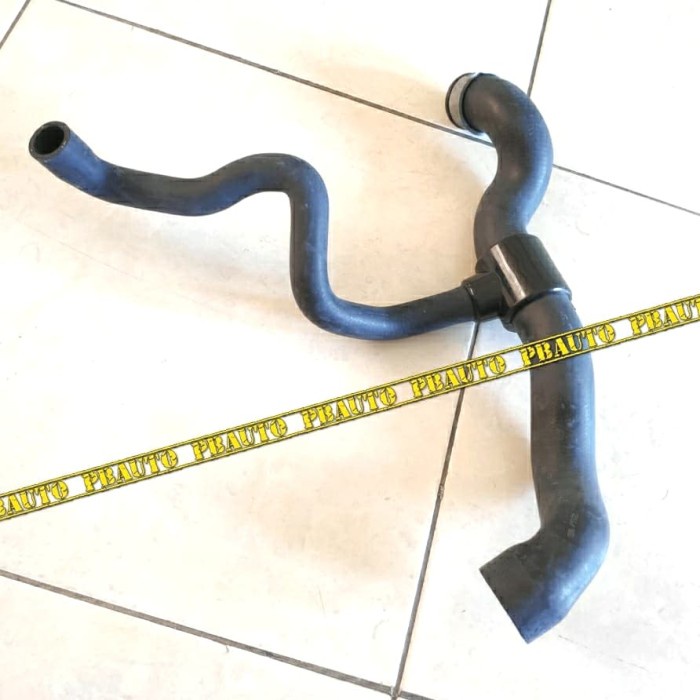 Selang Radiator Bawah C240 W203 1182