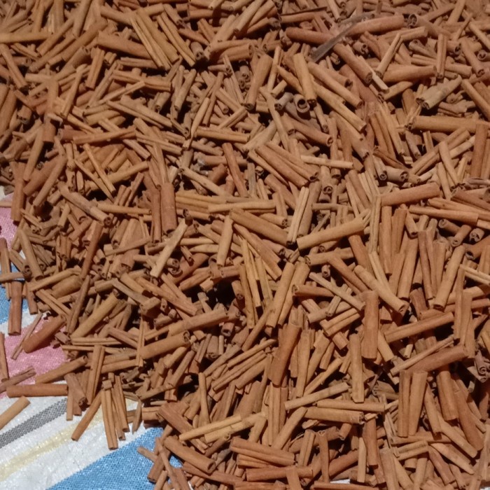 

kayu manis 1 kg / cinnamon stick