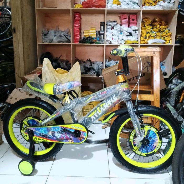 Sepeda anak laki laki ukuran 18 in usia 5 6 tahun Kode 211