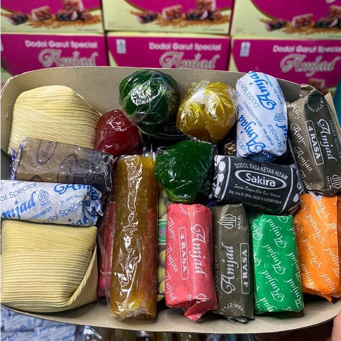 

Dodol garut asli mix semua rasa .oleh oleh khas garut Camilan Snack Makanan