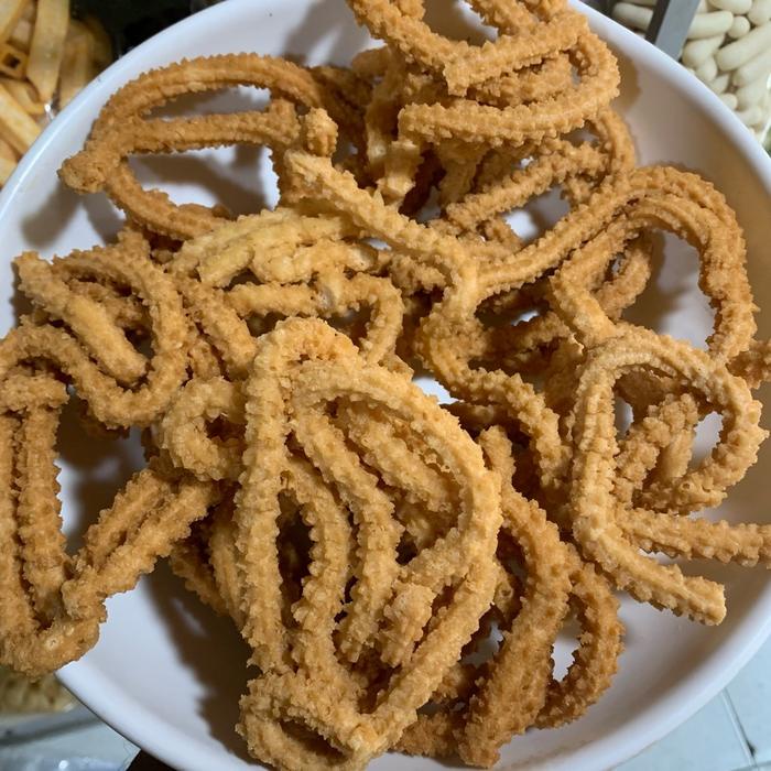 

terbaru !!! 1 kg kemasan cemilan akar kelapa rasa manis gurih dan renyah makanan food snack coklat