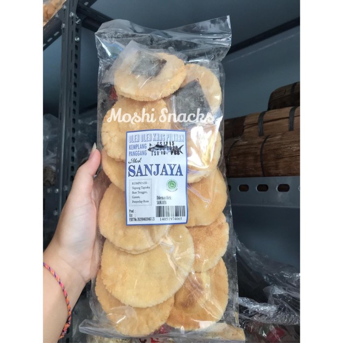 

Kerupuk Bangka / Kemplang Panggang Ikan Tenggiri Sanjaya isi 14 Halal