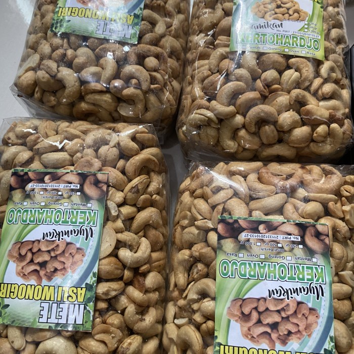 

JTTOP" KACANG METE MEDE PANGGANG 1 KG