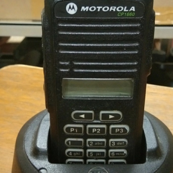 JTTOP" HT MOTOROLA CP 1660 UHF 350MHZ BEKAS LENGKAP CHARGER