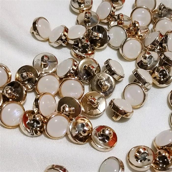 

kancing jamur mutiara list gold dan silver 13mm isi 100pcs kancing Aksesoris