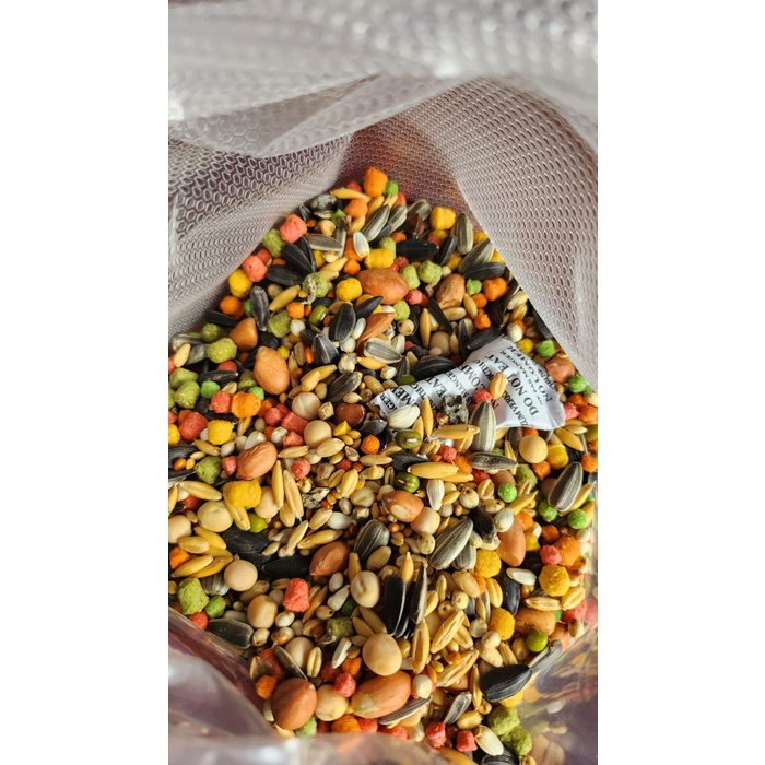 

DELUXE SEED KUACI HITAM KACANG MERAH MEDIUM PARROT 1KG