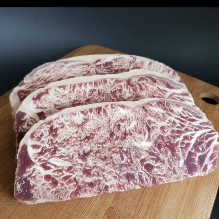 

Lezat- daging sapi wagyu sirloin striploin steak 1kg
