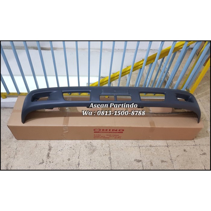 Bemper Depan Asli - Truck Hino Dutro 130Ht