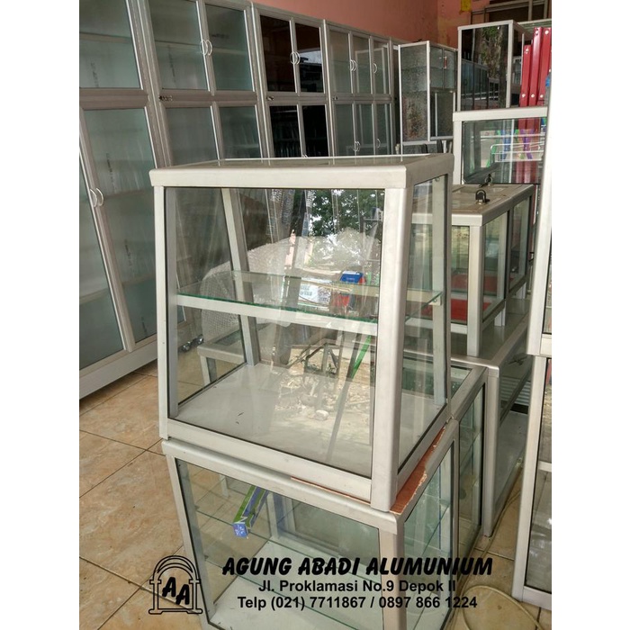 MacamKita- Etalase Kaca Miring