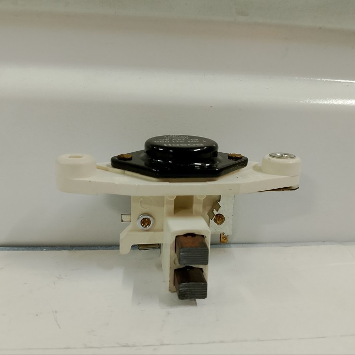 Kualitas Terjamin Ic Regulator Alternator Mercy 12V ( Bosch 1197311090 )