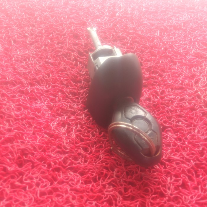 Cylinder Kunci Pintu Depan Kanan + Anak Kunci Original Bmw E46 Thn 99-04 (Laik Pakai)