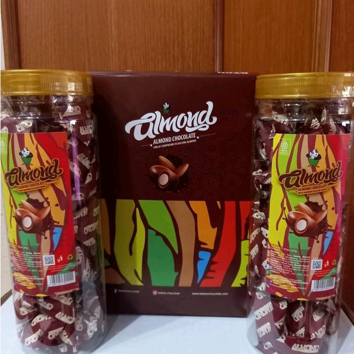 

Kuliner.Kita 1 Kotak ( 2 Toples) Almond Twin Tobelo