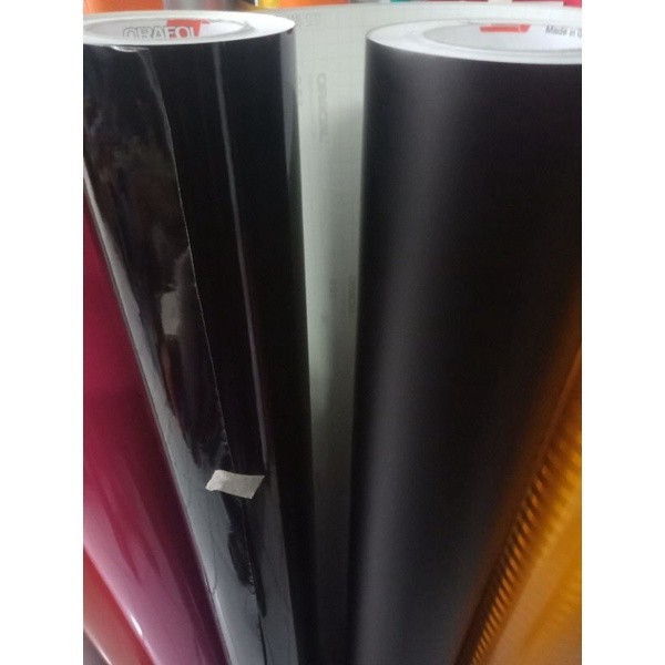stiker scotlet Oracal 651 Hitam doff(M070) dan glossy(G070)L.126cm WE