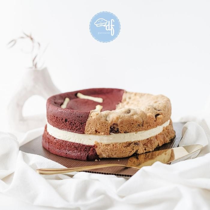 

NewZbgt- The ultimate giant cookie sandwich