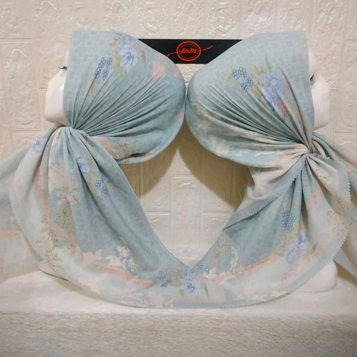 syukron- HIJAB SEGI EMPAT VOAL MOTIF BUNGA WARDAH KOMBI BIRU PINK