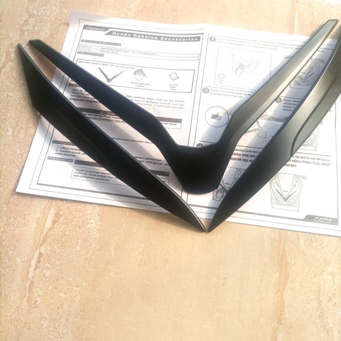 PREMIUM GARNISH LAMPU DEPAN HONDA PCX 150 K97 hitam doff
