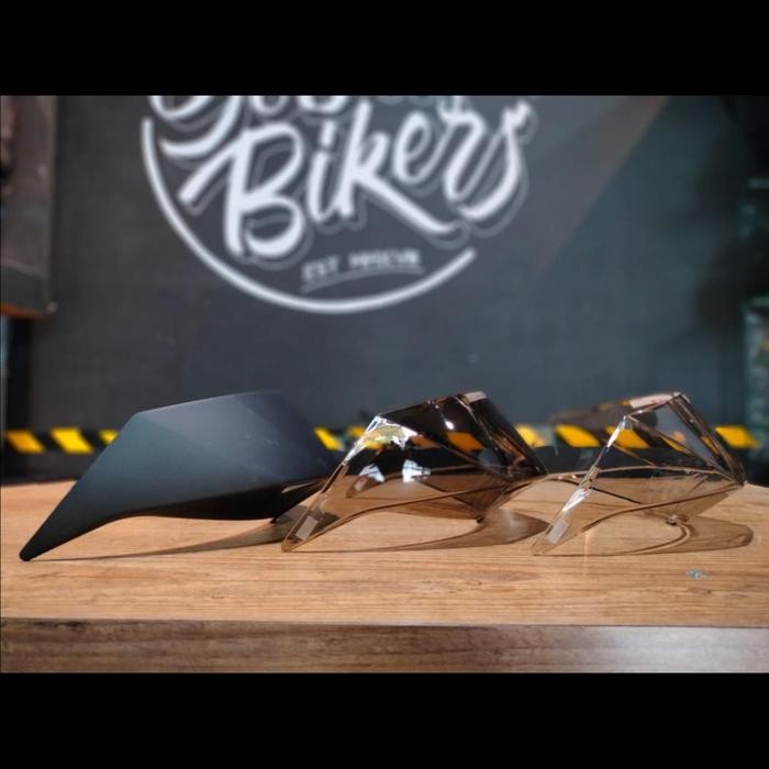 PREMIUM Spoiler helm Zeus Z 613c