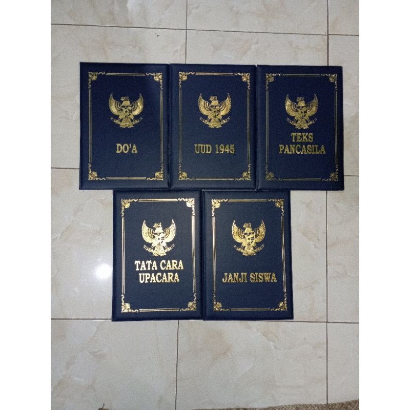 

Paket Map Upacara bendera dan selempang Peetu upacara/map kulit Sintetis warna hitam