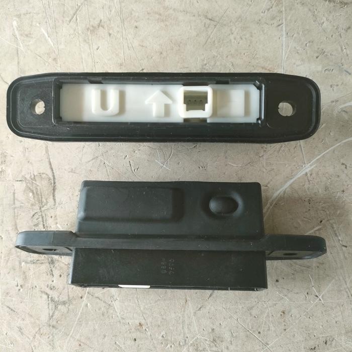 Pasti Murah Switch Handle Pintu Bagasi Fortuner Vrz Srs, Sienta Yaris Original