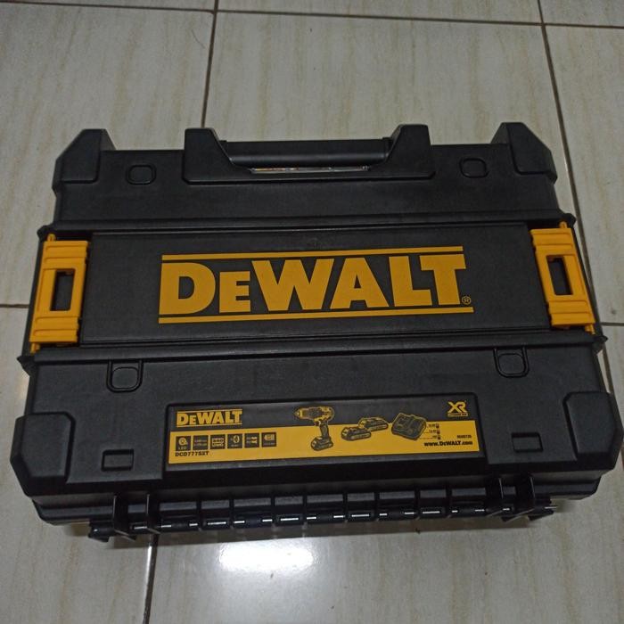 Dewalt tool box type DCD777S2T
