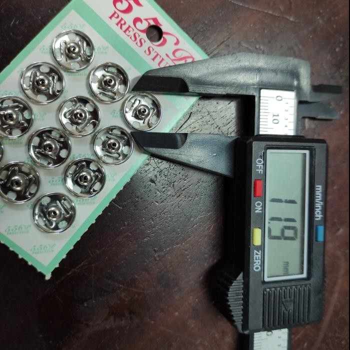 PREMIUM kancing jepret / cetet besar per lusin Hitam Putih