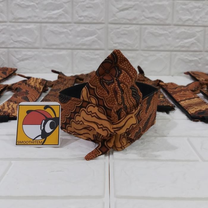 Ikonik- Ikat Kepala Pria Udeng Jawara Laki Sunda Batik Jawa Barat