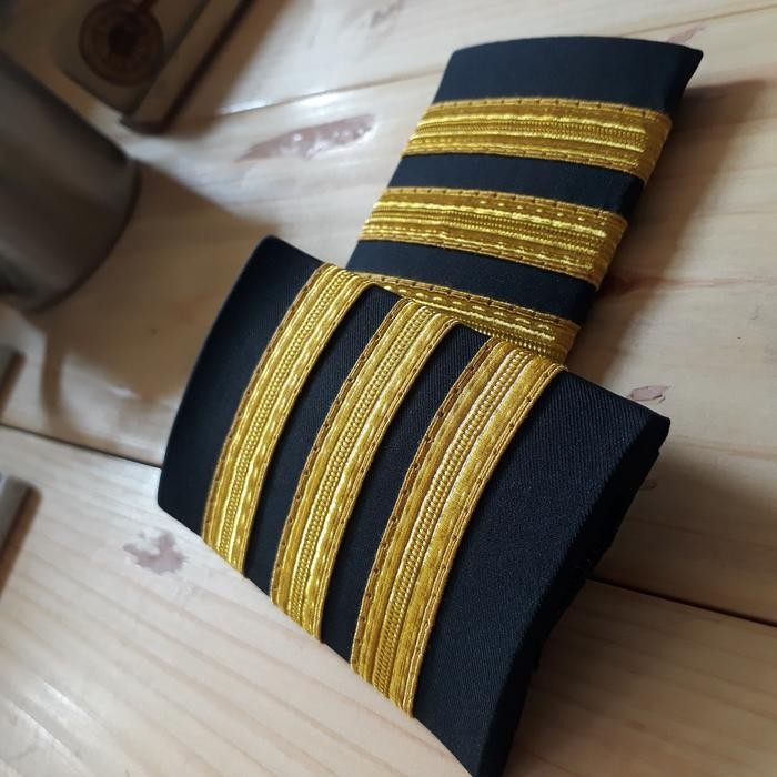 Ikonik- Bar Pilot - Bar Pangkat - Epaulette Tiga Gold
