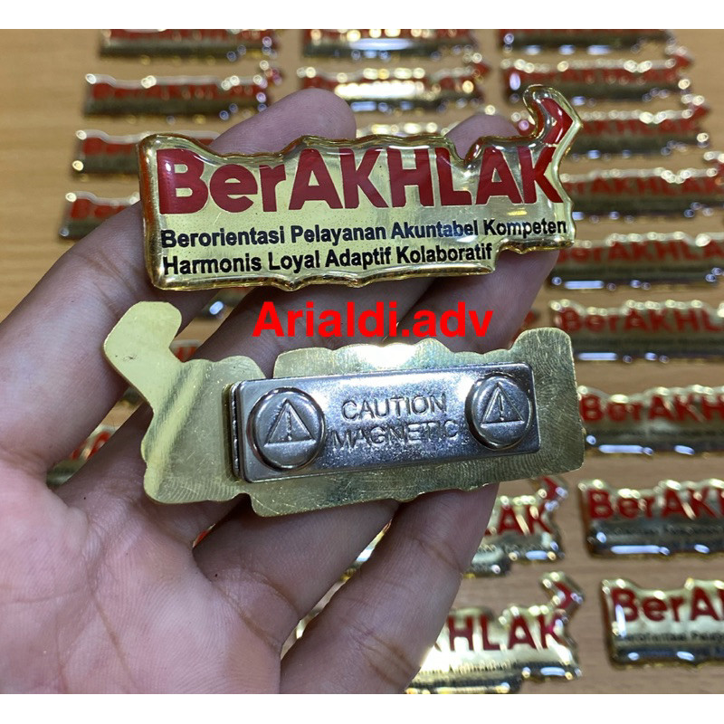 pin BerAKHLAK asn kuningan dilapis resin magnet pin berakhlak kuningan dilapis resin magnet