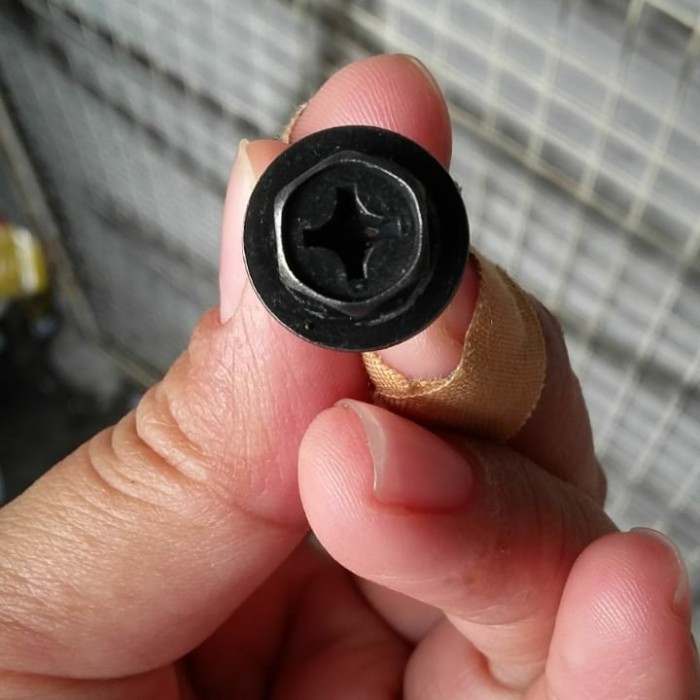 (Expert) Skrup drat kasar 6mm baut 10 buat karpet lumpur innova