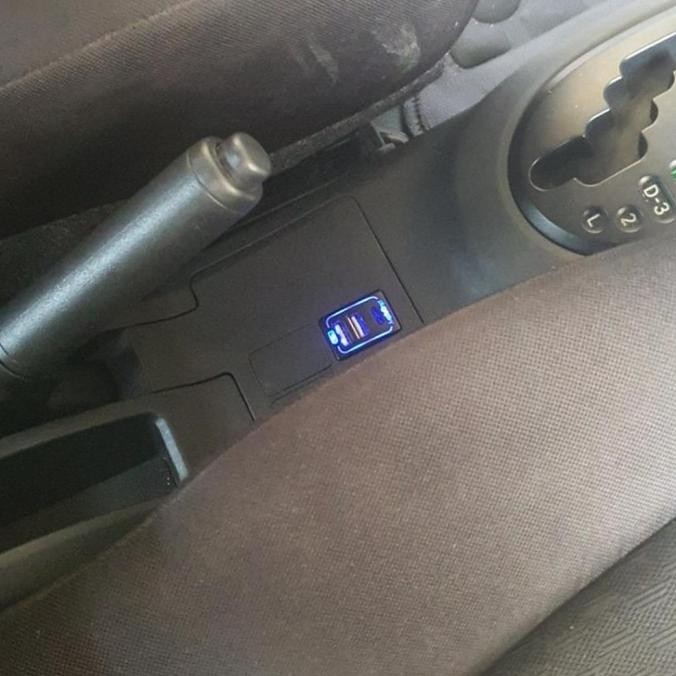 USB Fast Charging Otoproject Khusus Yaris Bakpao OEM Charger Mobil TERLARIS