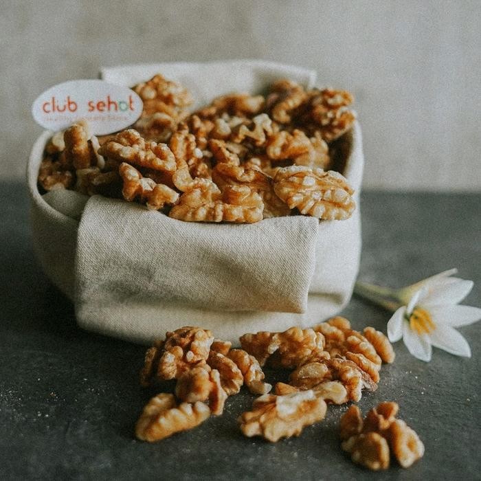 

Club Sehat Walnut 250Gr Food Snacks Cemilan Makanan