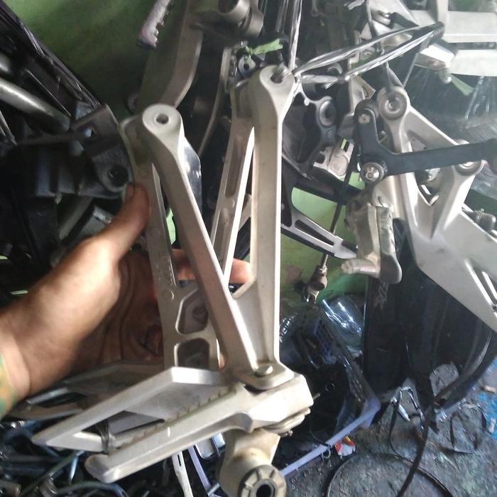 PREMIUM Step Footstep Postep Foot Pijakan Kaki Belakang New CBR150R CBR K45G