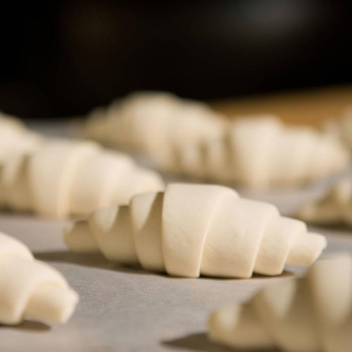 

JTTOP" FROZEN CROISSANT DOUGH @ 30GR READY TO BAKE CROFFLE - BONPATIS BUTTER