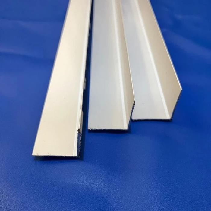 PREMIUM LIST SIKU ALUMUNIUM 3CM X 3 CM PANJANG 100 CM SILVER DAN PUTIH