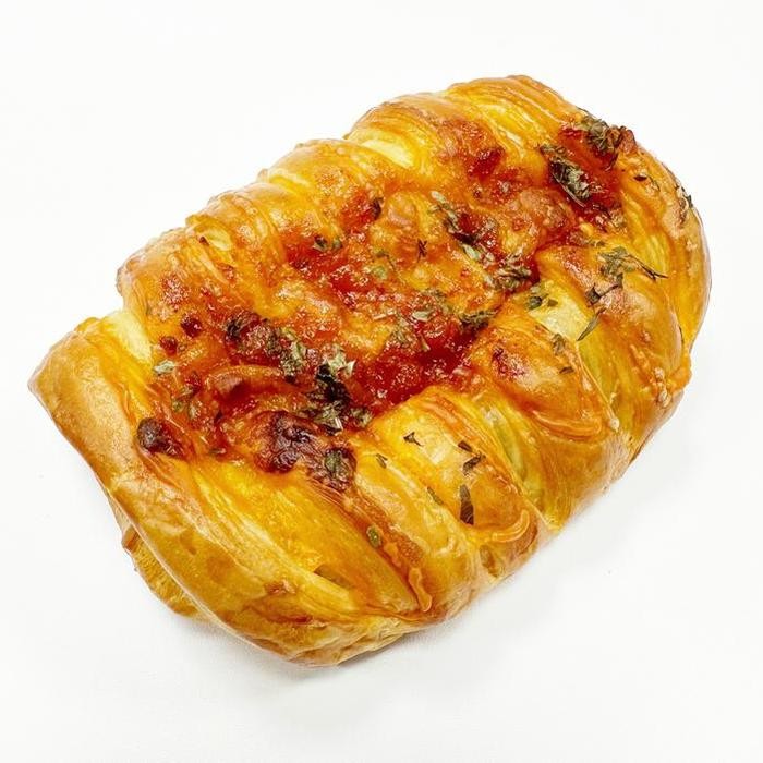 

JTTOP" CROISSANT DON BAKESHOP - BEEF SAUSAGE ROLL