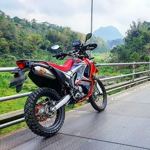 PREMIUM PAKET BAN MOTOR METZELER ENDURO3 CRF RALLY 250