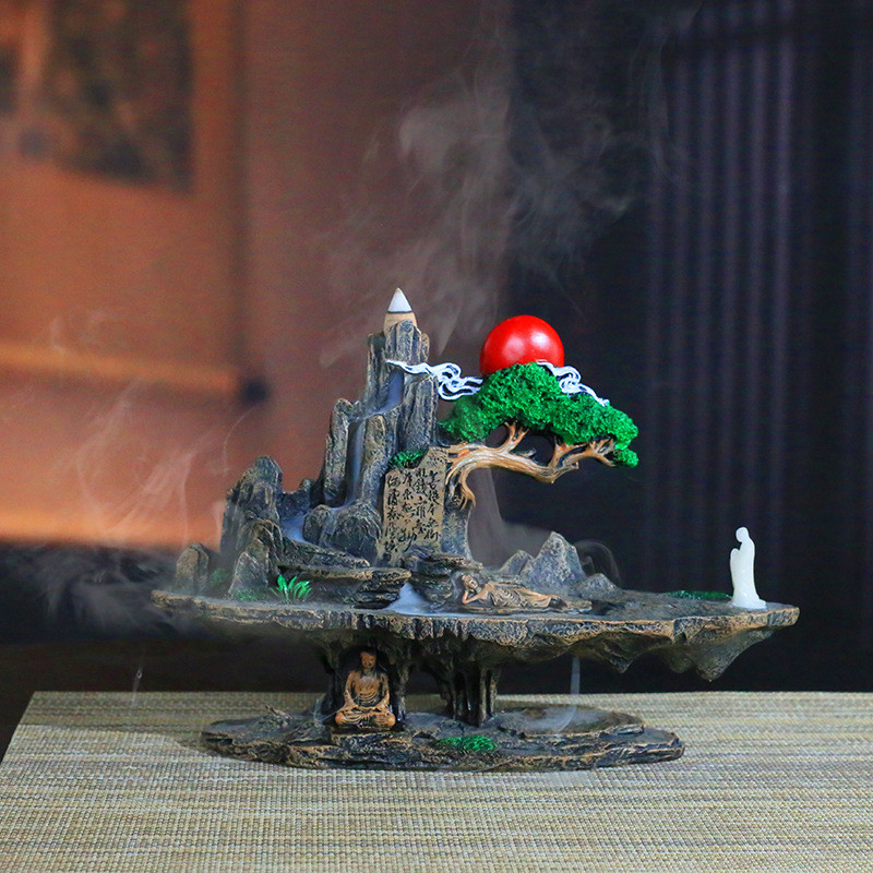 Buddha kuno di bawah dekorasi rumah tempat pembakar dupa gaya pohon Pipal