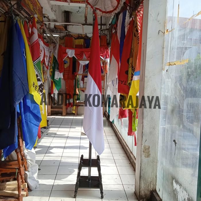 

Flagers - Tiang Bendera Ruangan Lobang 1 Dan Bendera Merah Putih Ukuran 90X135Cm