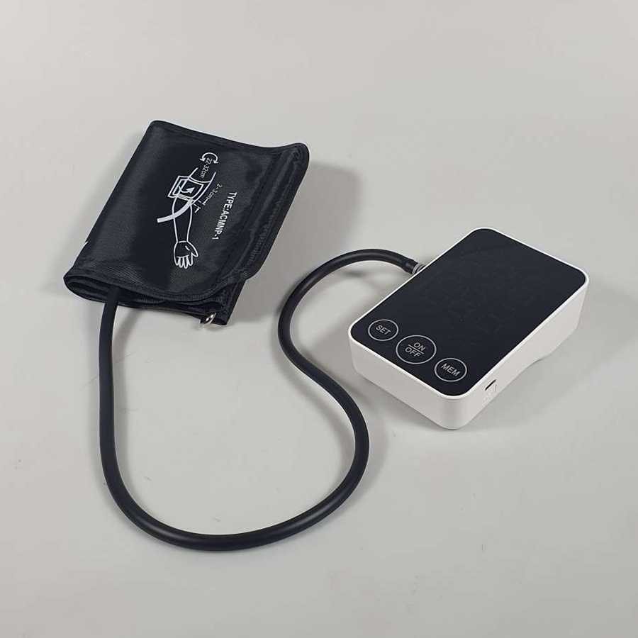 

Tensimeter Digital Alat Pengukur Tekanan Darah Akurasi Tinggi Digital Tensimeter High Accuracy Blood Pressure Meter Warna Hitam Putih Fitur Suara Tanpa Suara